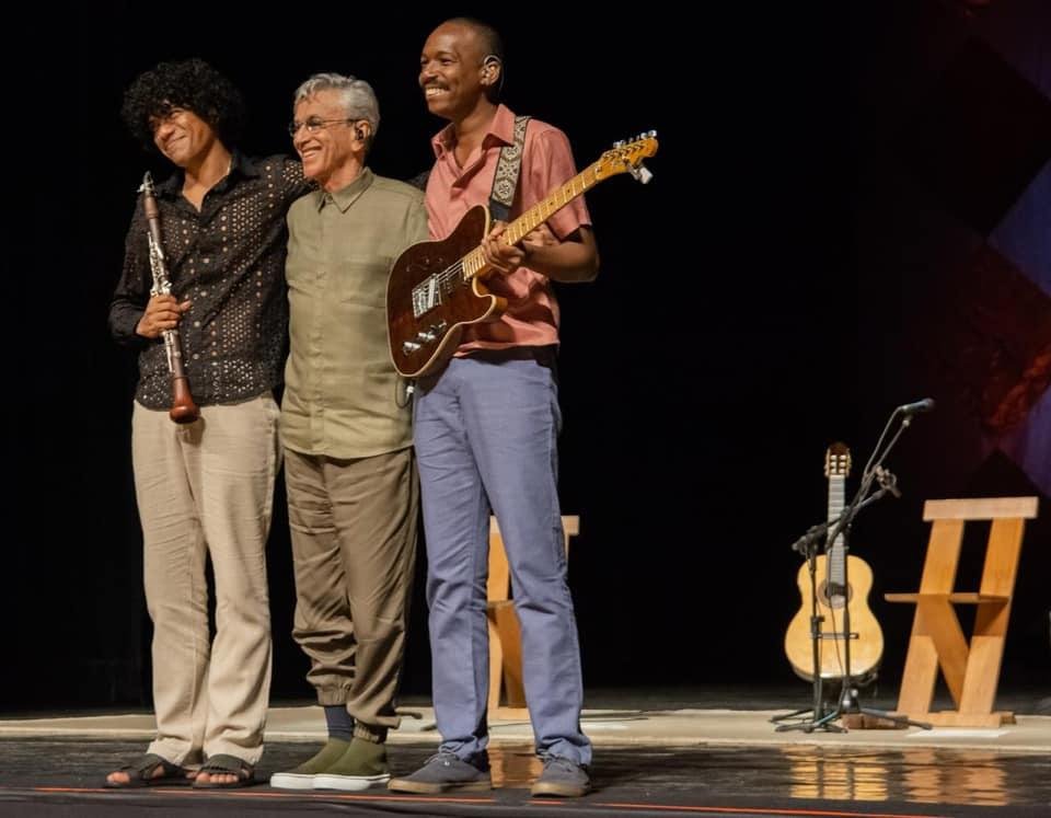 Primeiro show da turn&ecirc; de Caetano ocorreu em Salvador, em 9 de fevereiro
