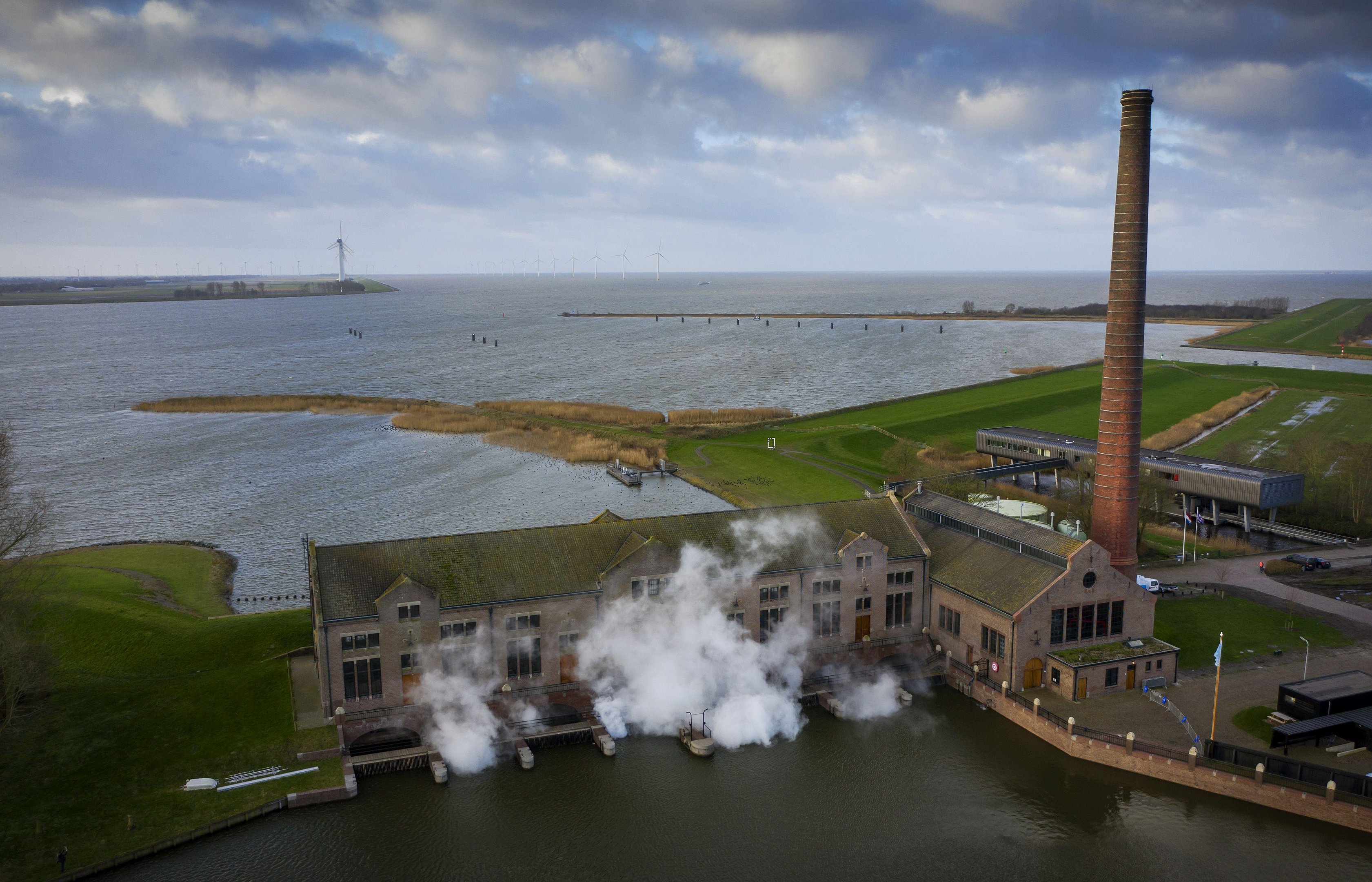 Ag&ecirc;ncia de Investimentos Estrangeiros est&aacute; em discuss&otilde;es com mais de 400 empresas sobre uma poss&iacute;vel transfer&ecirc;ncia para a Holanda