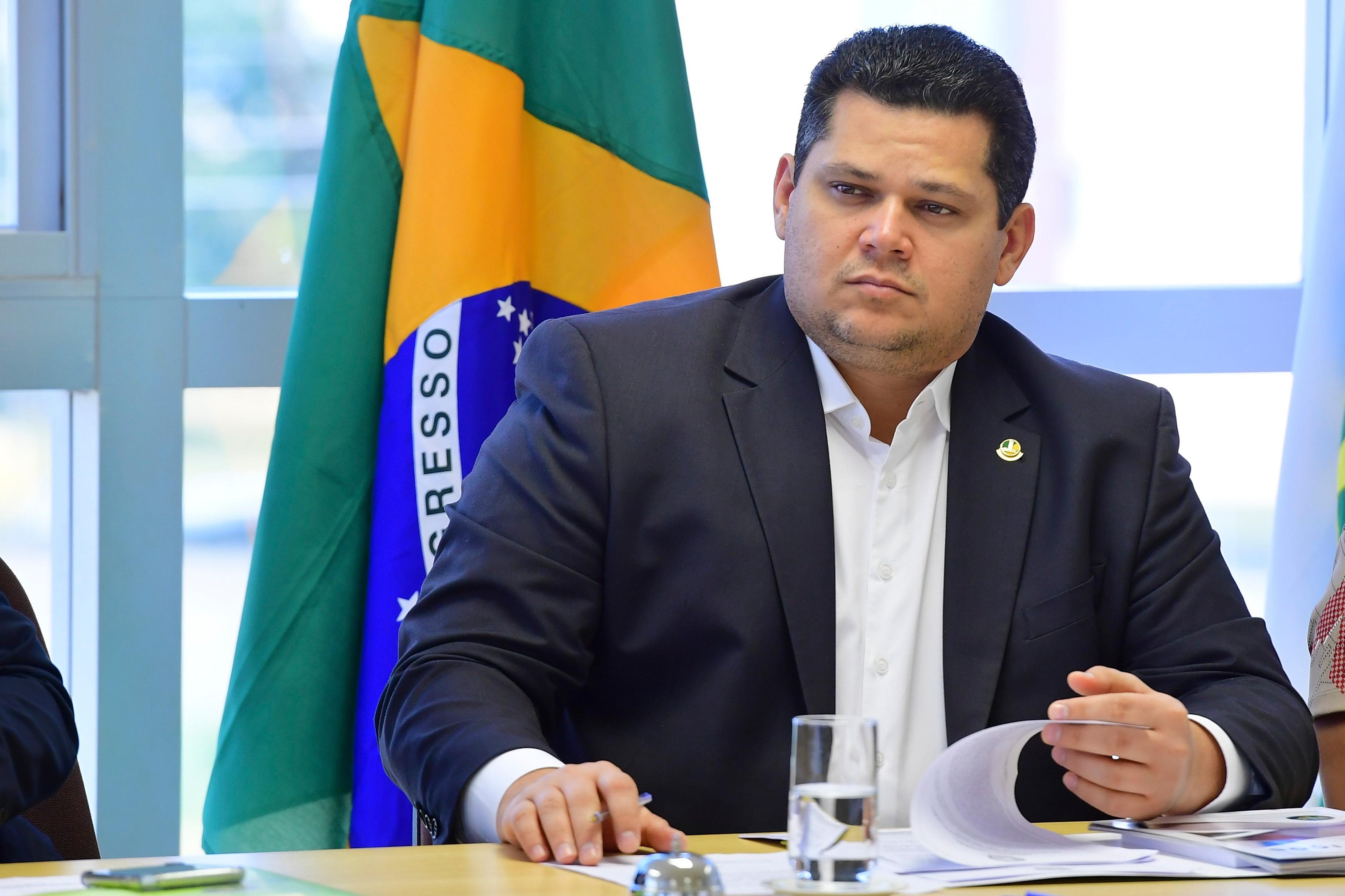 Na noite de ter&ccedil;a, os presidentes da C&acirc;mara e do Senado se reuniram com Guedes e Ramos e refor&ccedil;aram o acordo firmado na semana anterior