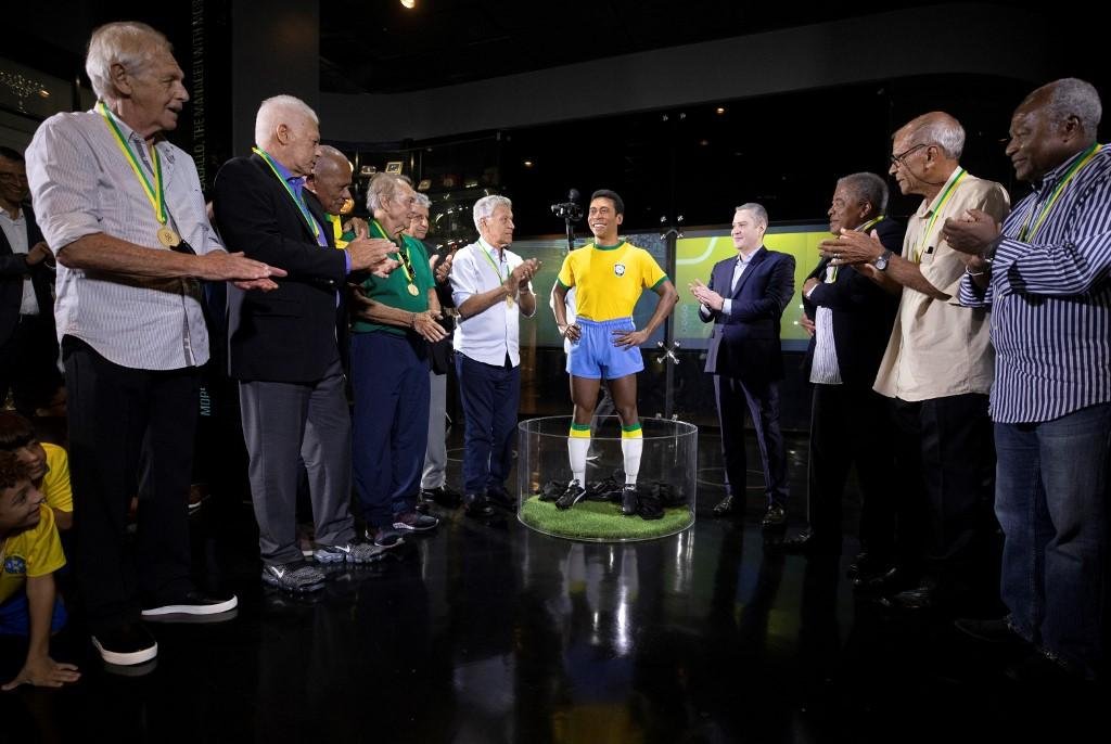 Com problemas de mobilidade, Pel&eacute; n&atilde;o p&ocirc;de participar da cerim&ocirc;nia