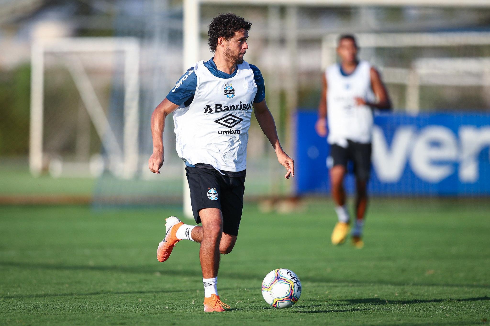 Victor Ferraz lembra que, se vencer o primeiro turno, Gr&ecirc;mio poder&aacute; optar entre poupar ou n&atilde;o os titulares depois