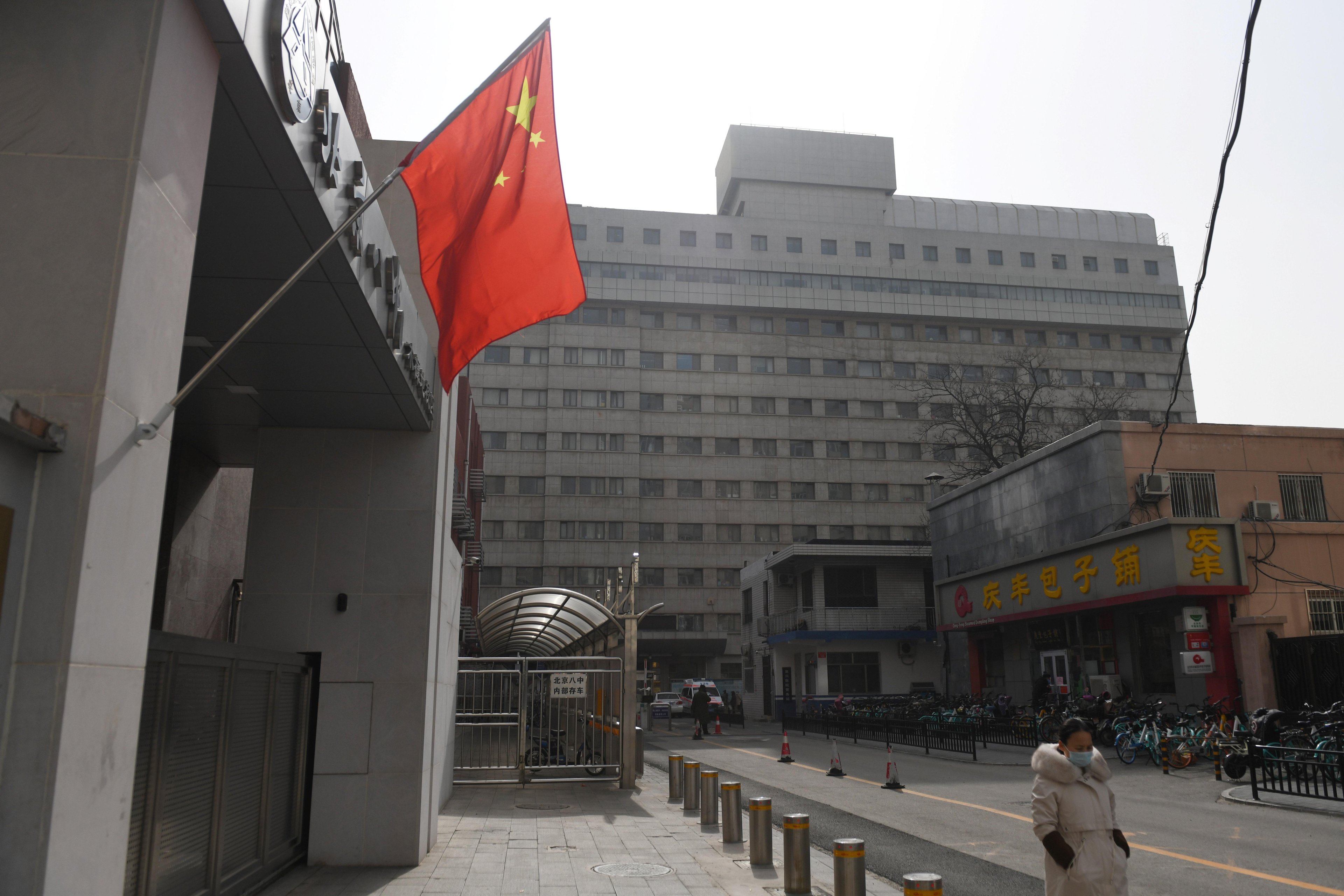 Pesquisadores chineses usam v&aacute;rios procedimentos para conseguir uma vacina, declarou o vice-diretor da Comiss&atilde;o Nacional de Sa&uacute;de, Zeng Yixin