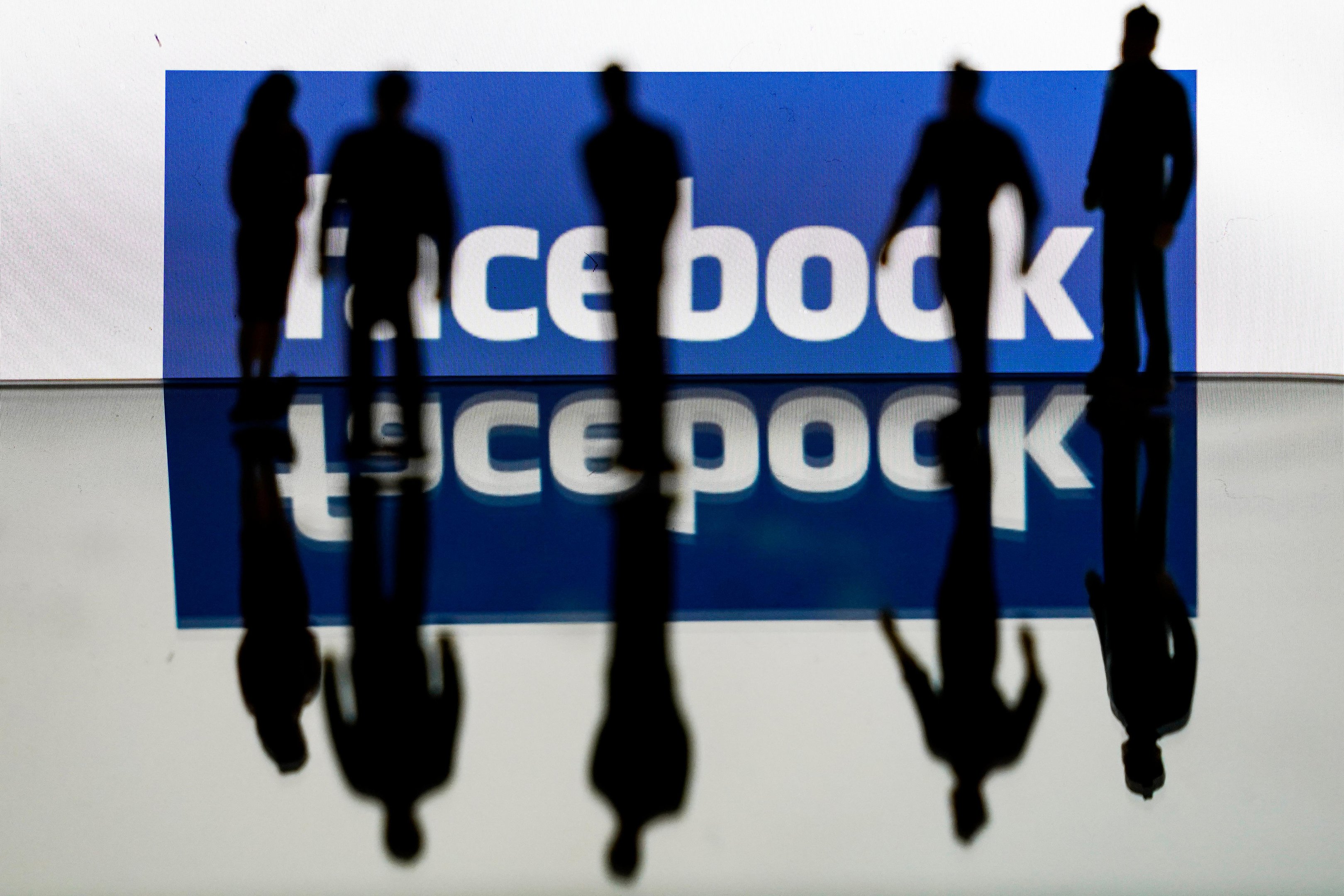 Contas no Facebook s&atilde;o usadas para propagar desinforma&ccedil;&atilde;o contra os Estados Unidos sobre o novo coronav&iacute;rus que surgiu na China