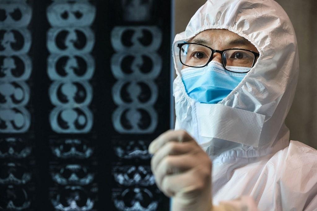 China diagnosticou cerca de 77 mil pessoas com o novo coronav&iacute;rus
