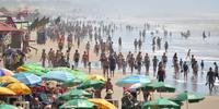 Veranistas voltaram a ocupar a beira do mar neste domingo