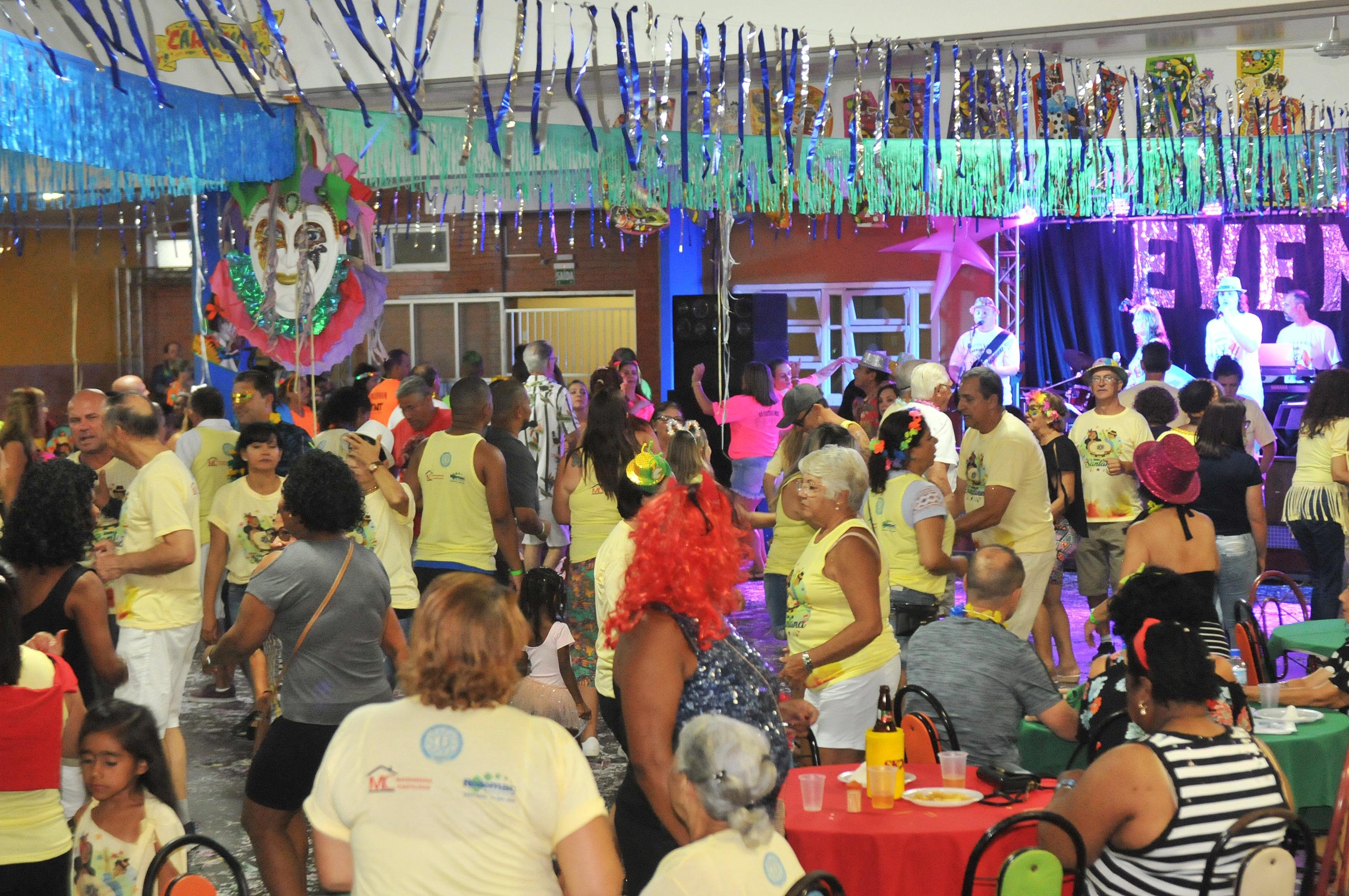 Baile de sal&atilde;o &eacute; uma alternativa para quem curte lugares mais tranquilos e fechados