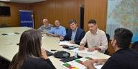 Secretário José Stédile e autoridades de nove municípios assinam termo de cooperação técnica.
