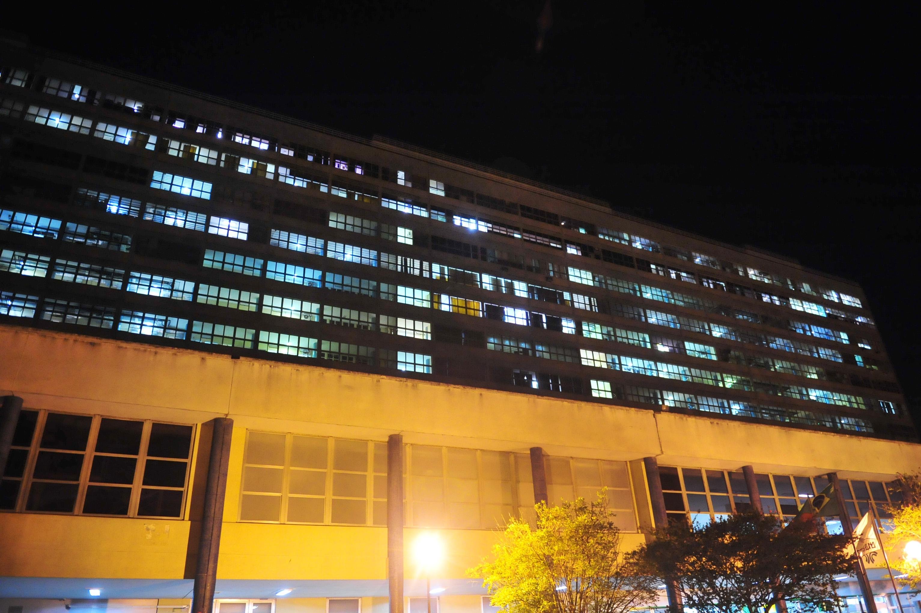 Inc&ecirc;ndio atingiu parte do Hospital de Cl&iacute;nicas