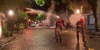 BM voltou a intervir com bombas de gás lacrimogêneo para dispersar brigas no bairro Cidade Baixa