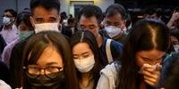 Atualmente, o vírus contaminou 77 mil pessoas na China, das quais 2,6 mil faleceram