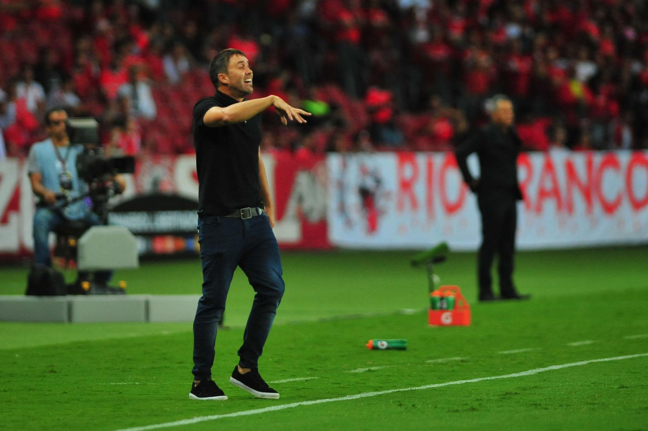 Eduardo Coudet quer equipe "mais solta" ap&oacute;s classifica&ccedil;&atilde;o na Libertadores