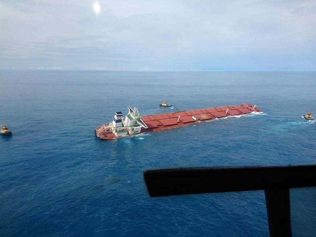 Embarca&ccedil;&atilde;o est&aacute; encalhada a 100 quil&ocirc;metros da costa do Maranh&atilde;o desde o dia 24 de fevereiro