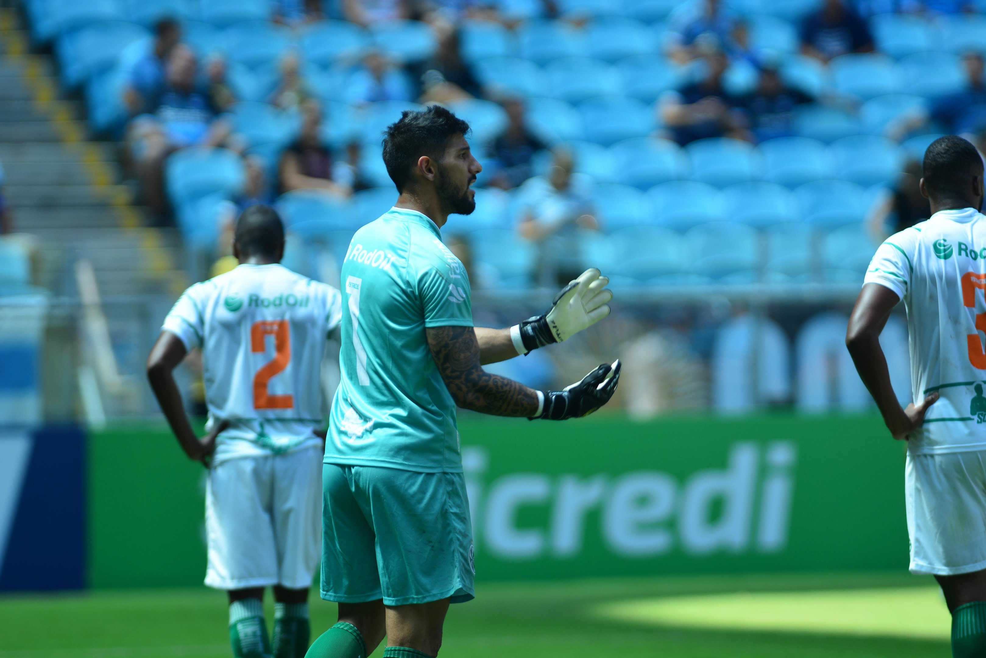 Um dos tr&ecirc;s p&ecirc;naltis da partida foi cometido pelo goleiro