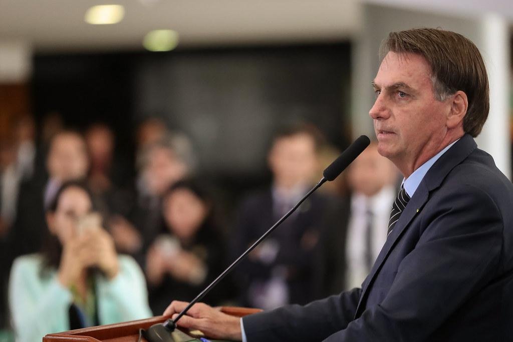 Presidente Bolsonaro retorna ao Brasil na noite deste domingo