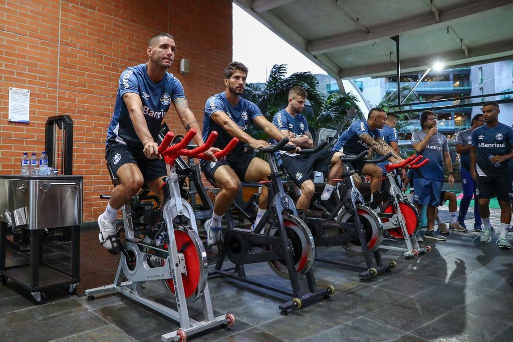 Thiago Neves e os demais jogadores do Gr&ecirc;mio realizaram um trabalho na sala de muscula&ccedil;&atilde;o do hotel em C&aacute;li logo ap&oacute;s o desembarque