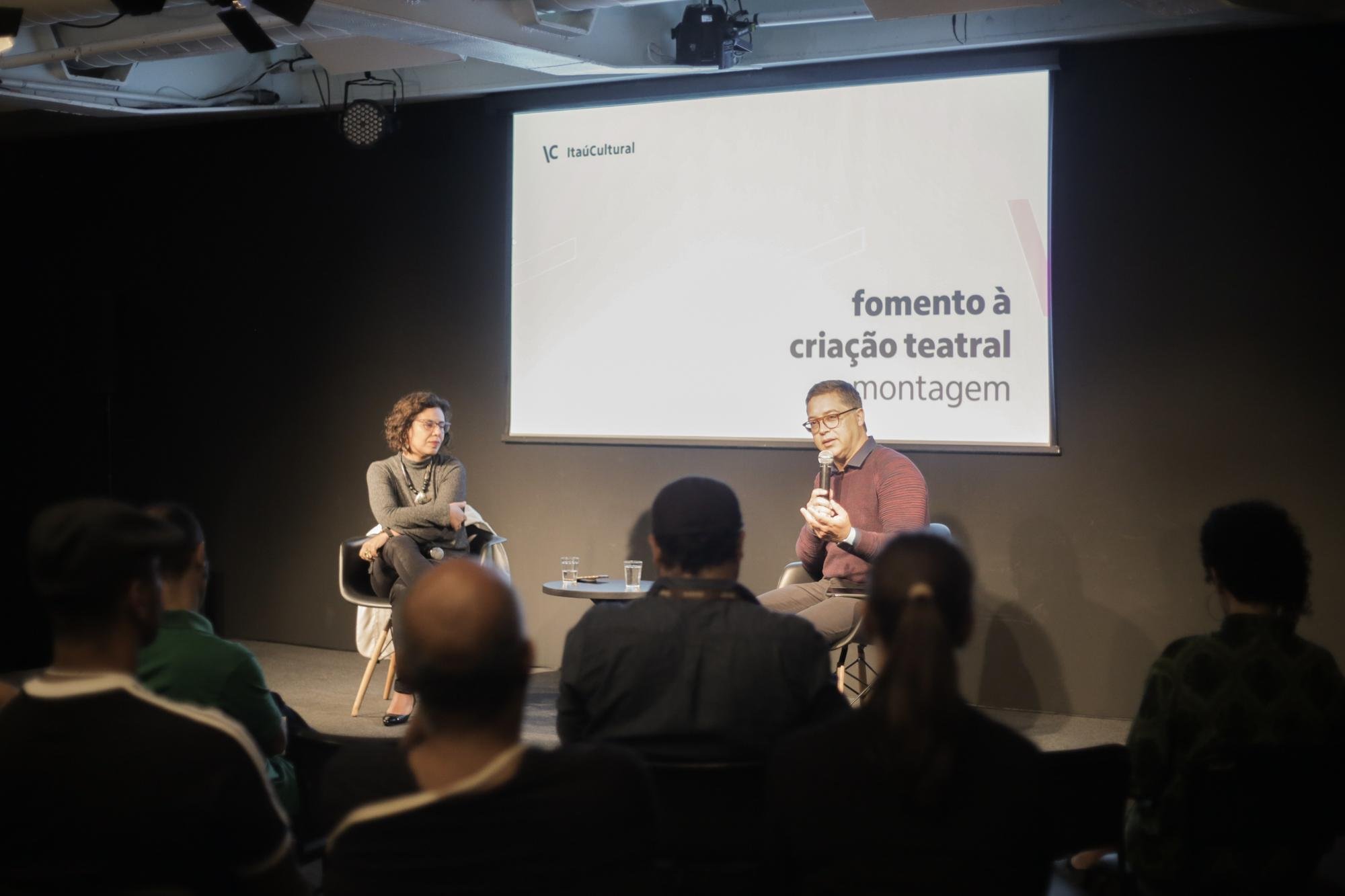 Galiana Brasil e Eduardo Saron apresentam o edital convocat&oacute;rio de fomento &agrave; cria&ccedil;&atilde;o teatral