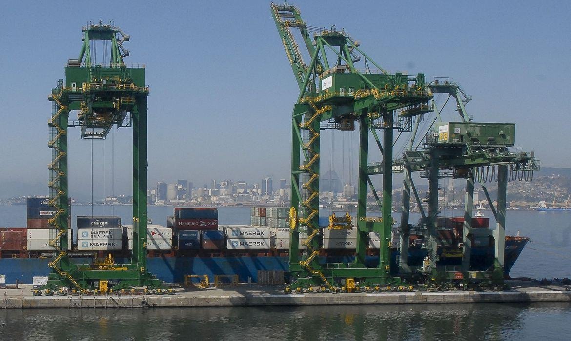 Diferen&ccedil;a entre exporta&ccedil;&otilde;es e importa&ccedil;&otilde;es ficou em US$ 520 milh&otilde;es