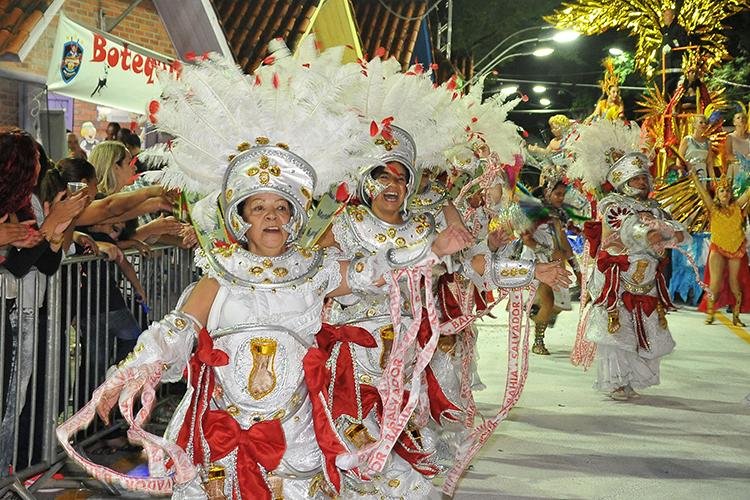 Os desfiles do Carnaval de rua em Santa Cruz do Sul ocorrer&atilde;o no pr&oacute;ximo dia 21, na passarela do samba do Parque da Oktoberfest.