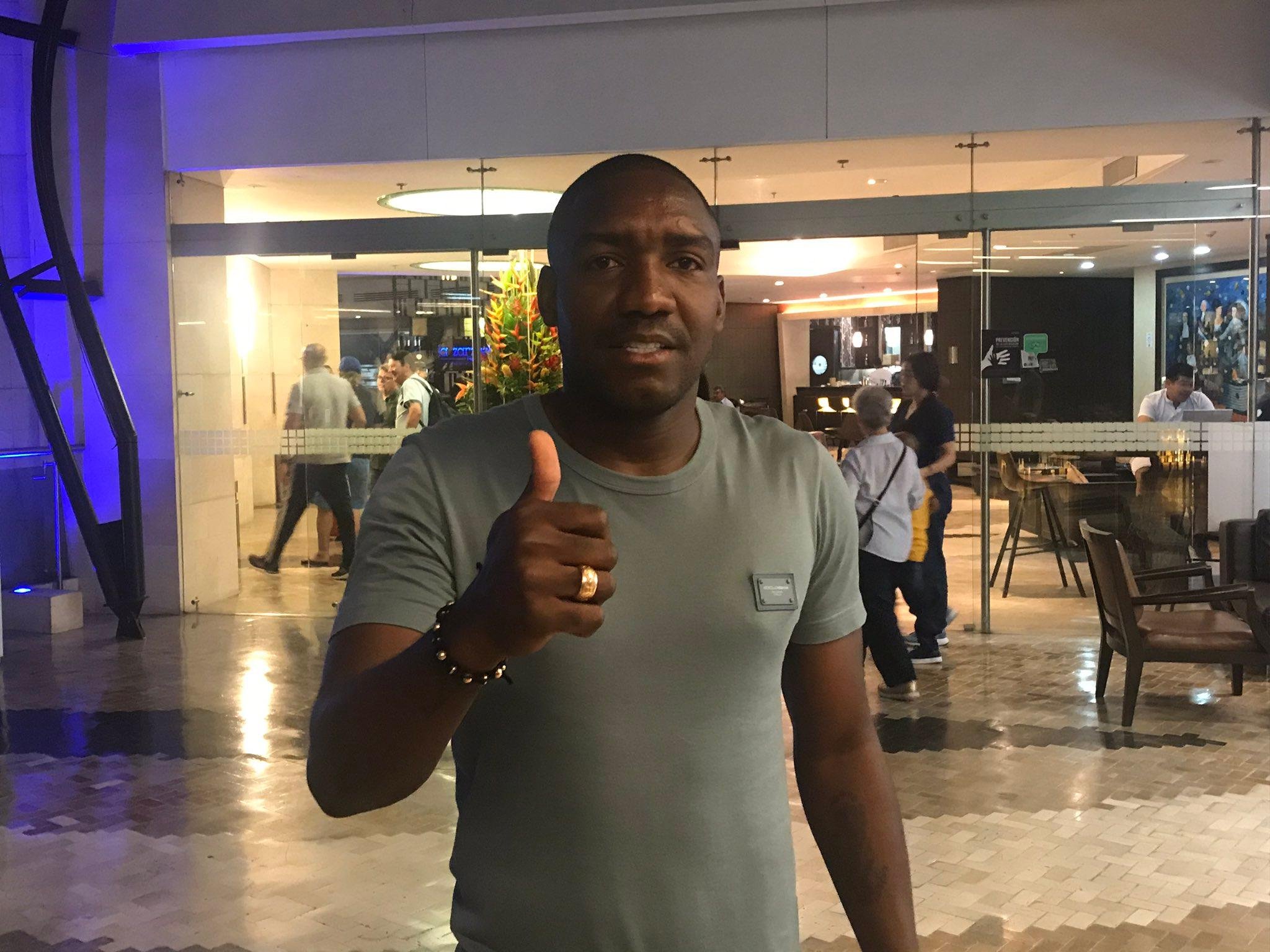 Perea visitou a delega&ccedil;&atilde;o do Gr&ecirc;mio em C&aacute;li para conversar com ex-companheiros de clube