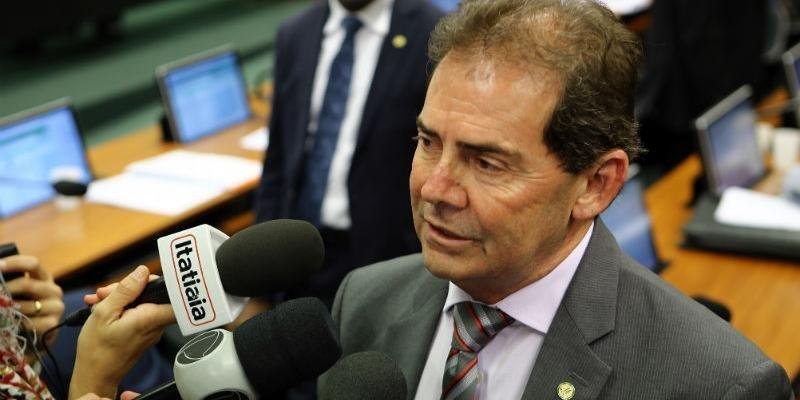 Parlamentar &eacute; acusado de suposto envolvimento em desvios do BNDES