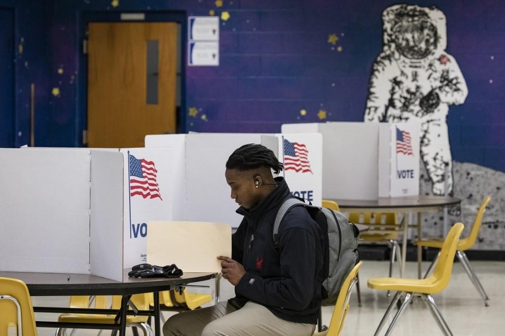 Eleitores de 14 estados elegem candidato que desafiar&aacute; Trump nas elei&ccedil;&otilde;es em novembro