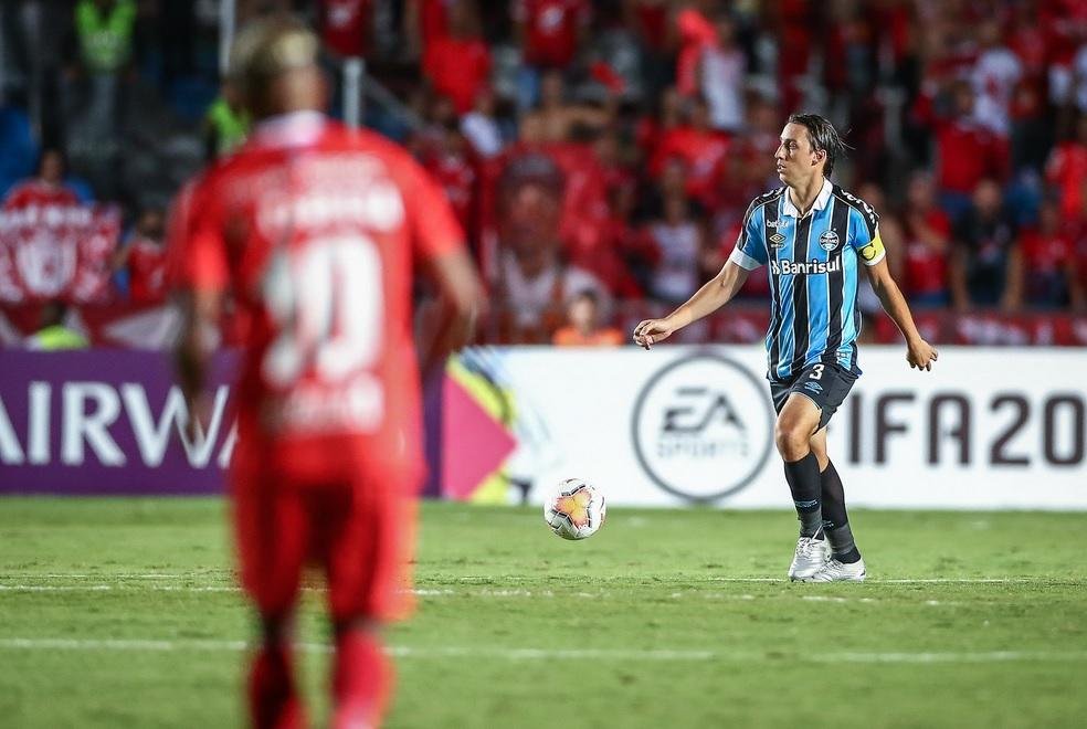 Zagueiro voltou de les&atilde;o para estrear na Libertadores