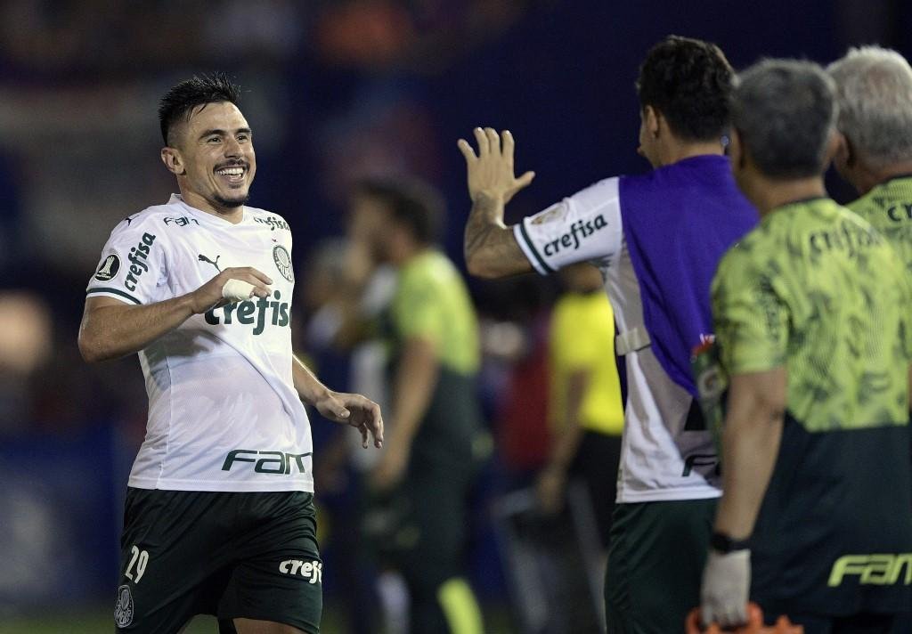 Willian fechou o placar na vit&oacute;ria do Palmeiras por 2 a 0 na Argentina