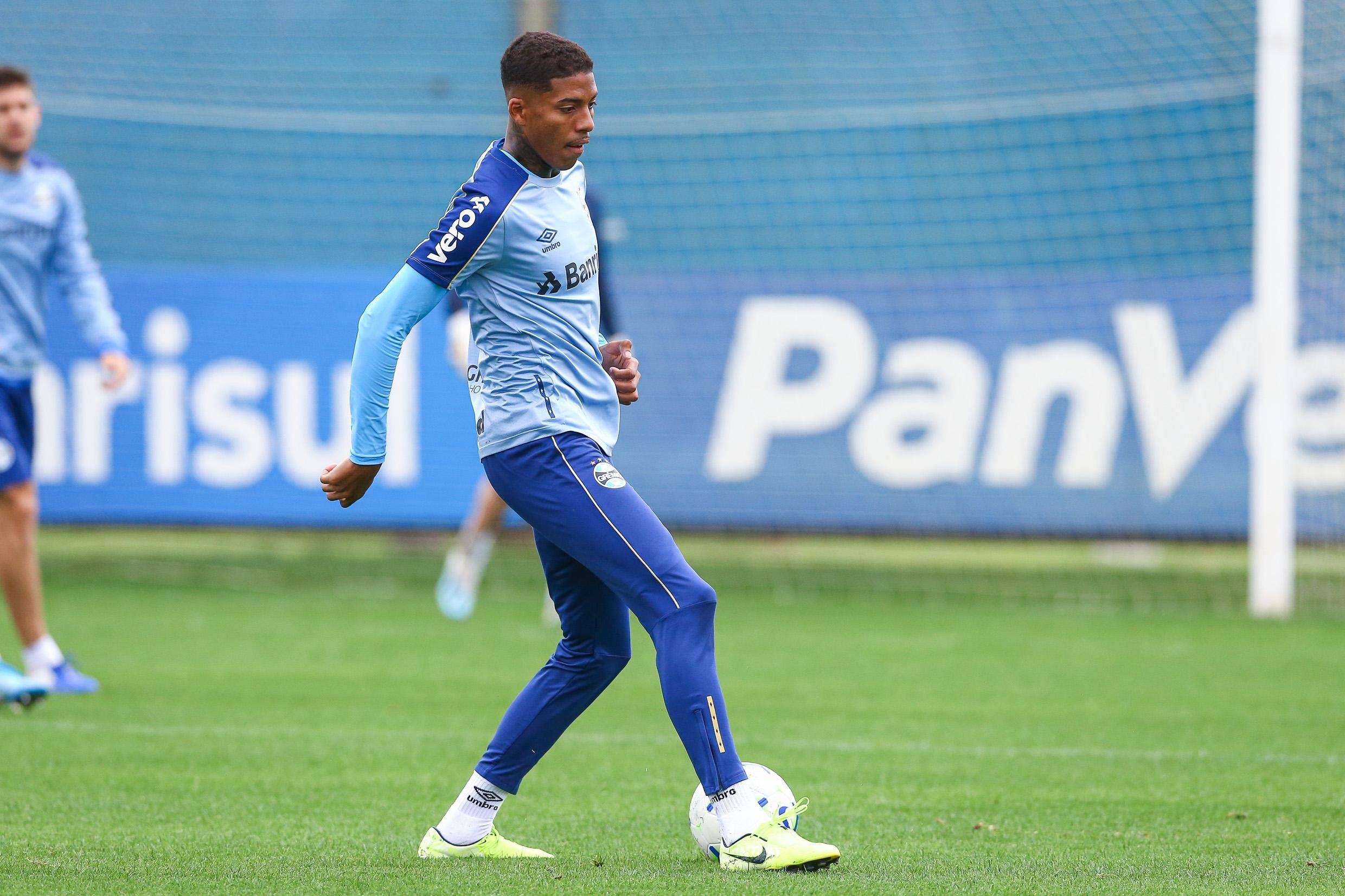 Jean Pyerre voltou aos trabalhos com bola ap&oacute;s muito tempo afastado
