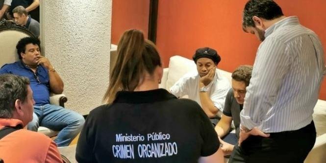 Ex-jogador e seu irm&atilde;o foram detidos com documentos falsos em Assun&ccedil;&atilde;o
