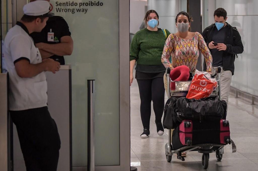Brasileiros j&aacute; come&ccedil;am trabalho de preven&ccedil;&atilde;o ao coronav&iacute;rus