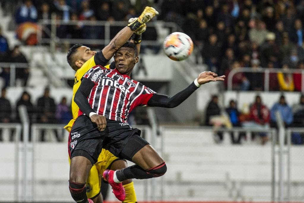 S&atilde;o Paulo perdeu de virada para o Binacional, do Peru, por 2 a 1