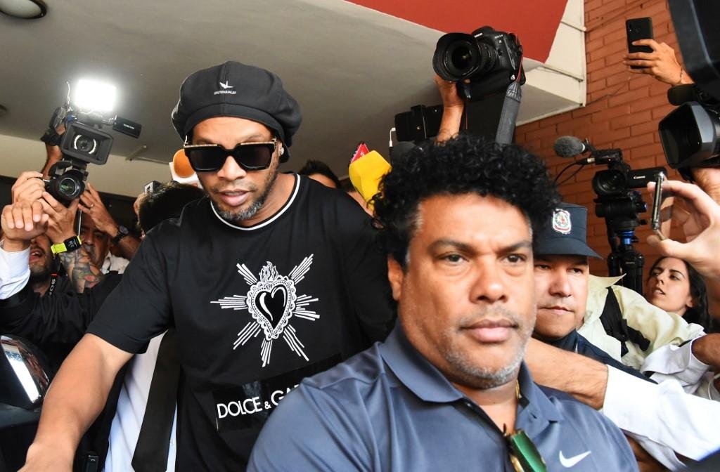 Ex-jogador e irm&atilde;o foram liberados ap&oacute;s esclarecimentos