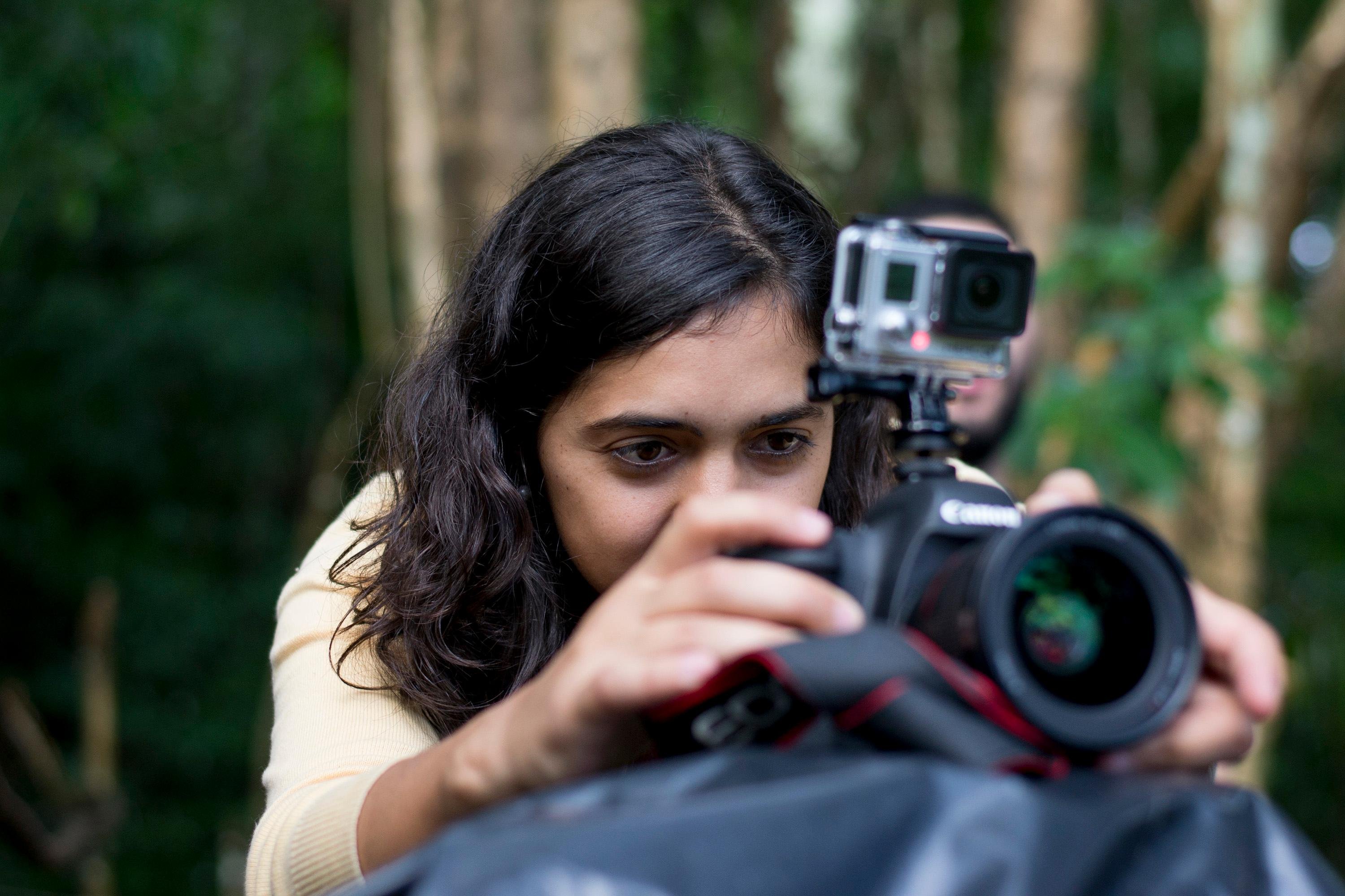 Mulheres no fotojornalismo.
Fot&oacute;grafa Camila Domingues.
