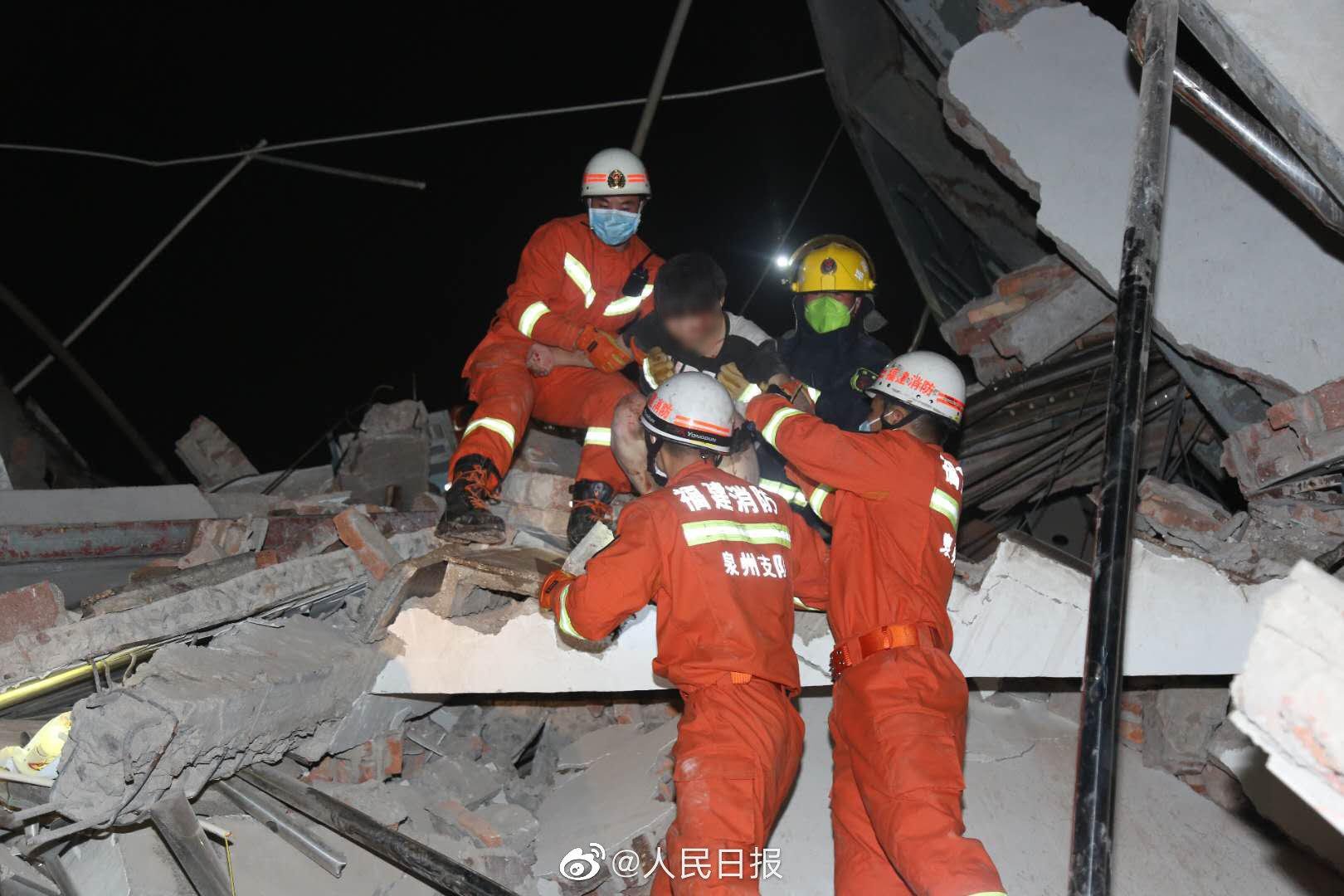 Servi&ccedil;os de socorro conseguiram resgatar 23 pessoas, segundo um comunicado de autoridades locais de Quanzhou
