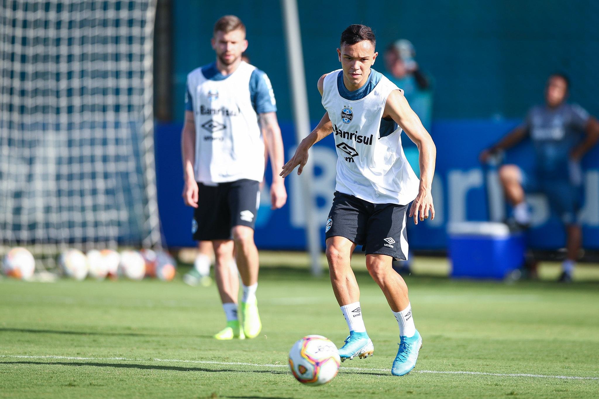 Gr&ecirc;mio dever&aacute; usar time alternativo contra o Pelotas
