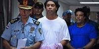 Ronaldinho Gaúcho e o irmão Roberto Assis Moreira seguem presos no Paraguai