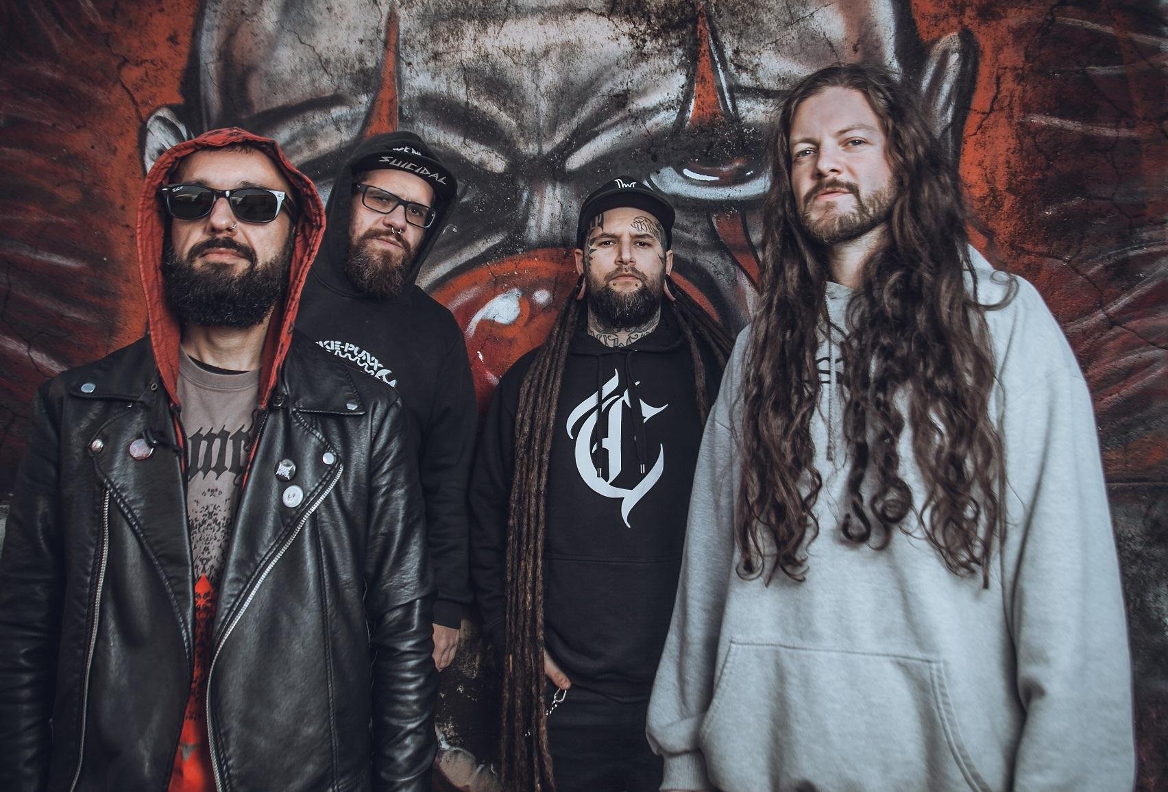 Diokane ainda trabalhando na divulga&ccedil;&atilde;o do EP "This Is Hell We Shall Believe"