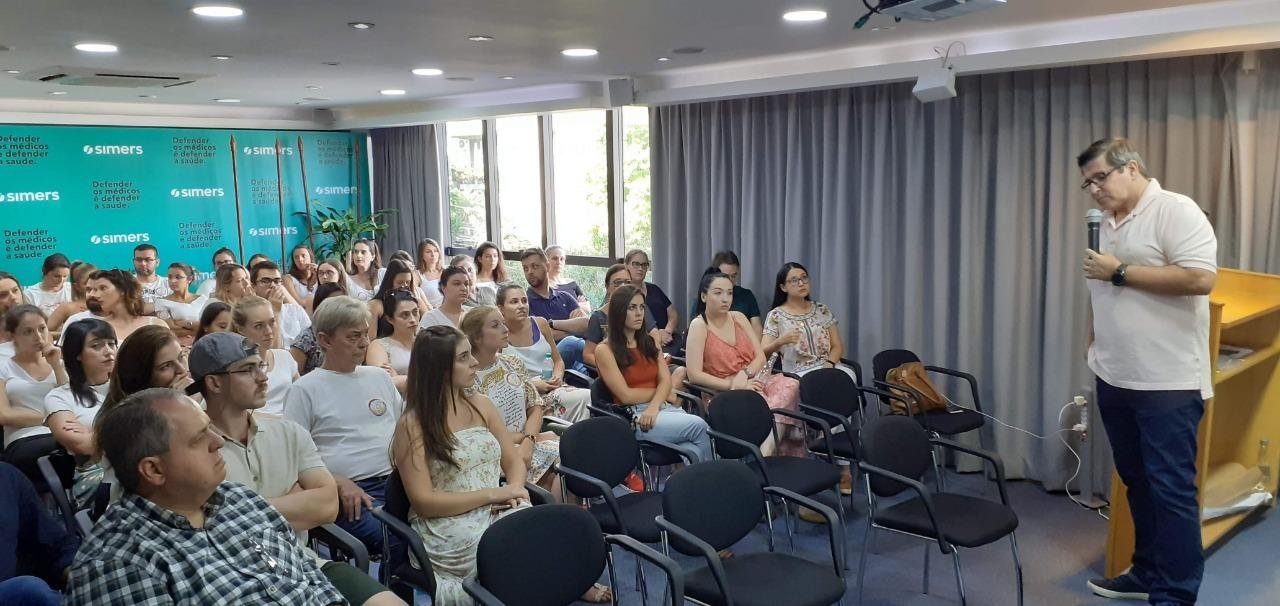 Na tentativa de evitar o fechamento do setor materno-infantil e obstetr&iacute;cio do Hospital S&atilde;o Lucas da Pucrs, a dire&ccedil;&atilde;o do Sindicato M&eacute;dico&nbsp;do Rio Grande do Sul (Simers) e profissionais da&nbsp;pediatria estiveram reunidos com a dire&ccedil;&atilde;o da institui&ccedil;&atilde;o de sa&uacute;de