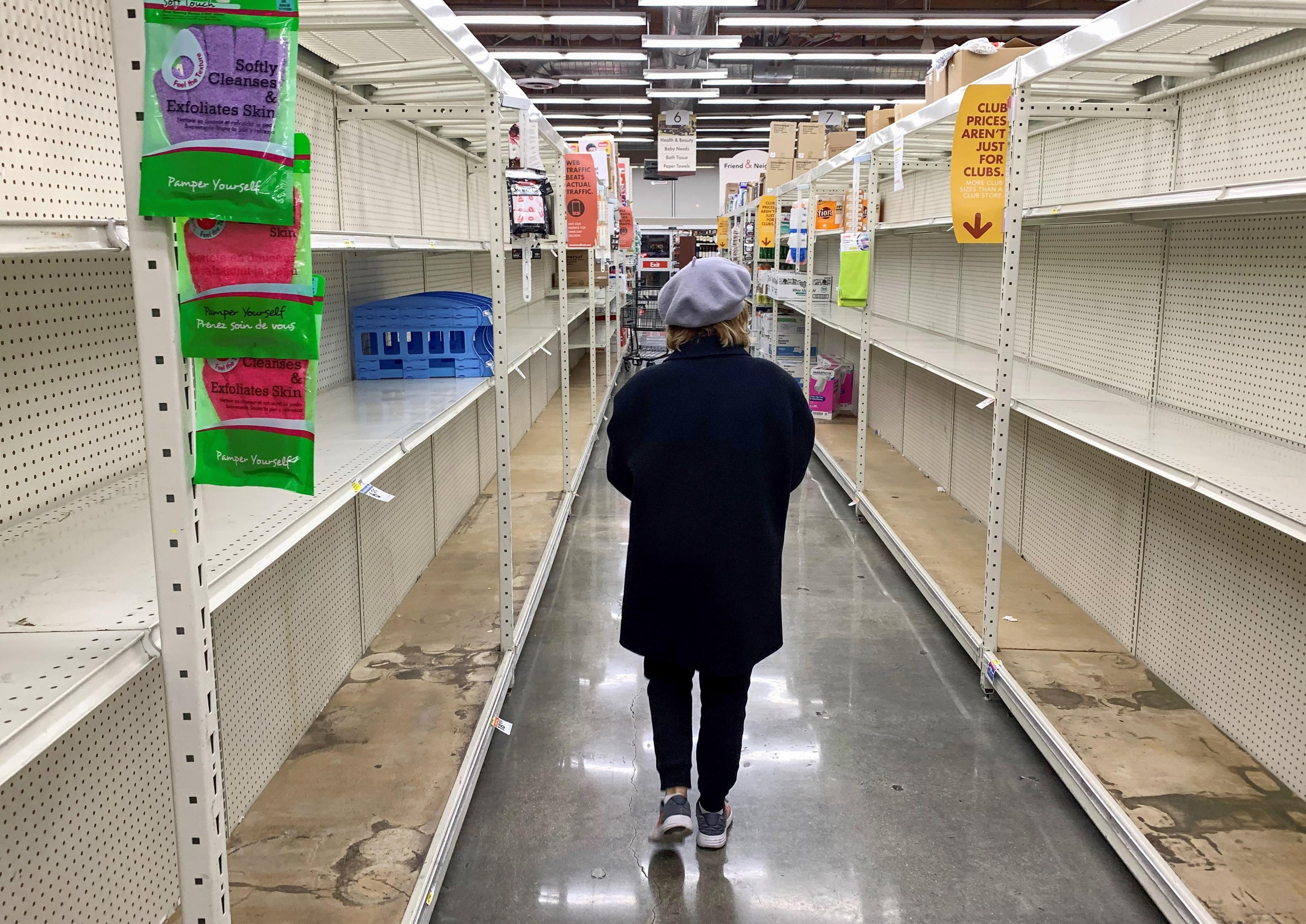 Autoridades sanit&aacute;rias pediram aos americanos que correm maior risco de desenvolver doen&ccedil;as graves se contra&iacute;rem o novo coronav&iacute;rus para comprar alimentos e rem&eacute;dios e se preparar para ficar em suas casas