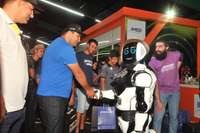 Robô veio da Rússia e fez sucesso em Não-Me-Toque, interagindo com o público durante todos os dias da feira