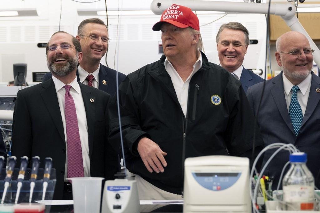 Doug Collins, que se reuniu com Trump na sexta-feira, na Ge&oacute;rgia, afirmou n&atilde;o ter sintomas