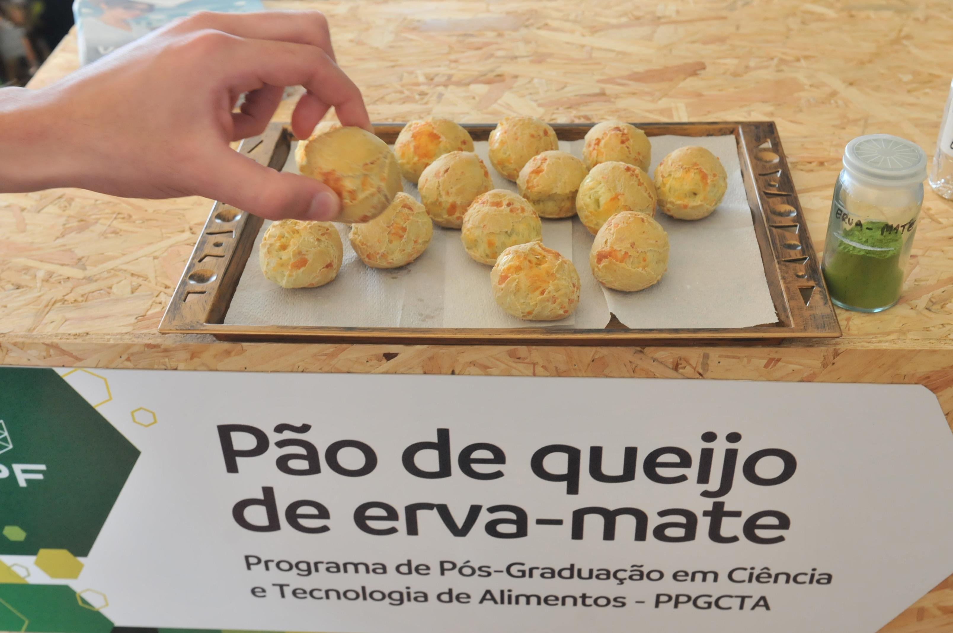 Processo do p&atilde;o de queijo podia ser visto no pr&oacute;prio estande da Expodireto