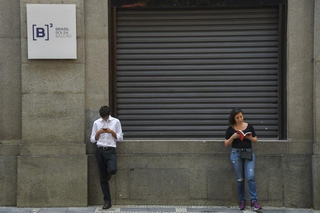 Alta vem ap&oacute;s o Ibovespa ter fechado com queda de 12,17% na segunda