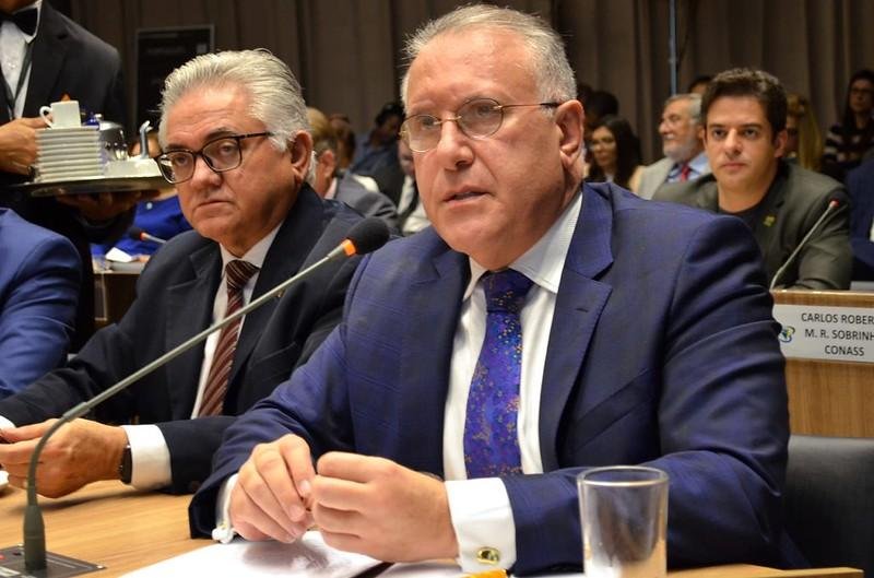 Presidente do Conselho Nacional de Secret&aacute;rios de Sa&uacute;de fez o pedido por telefone a Mandetta