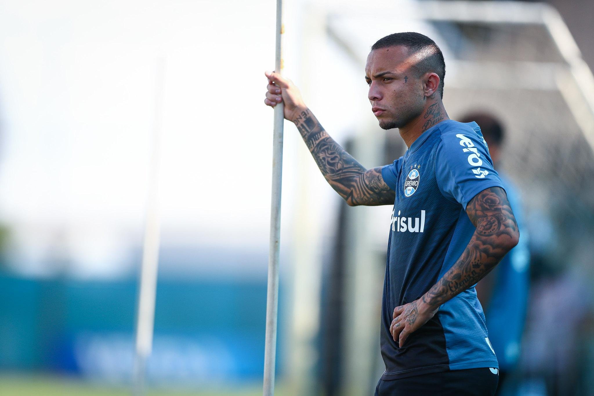 Everton projeta cl&aacute;ssico ainda mais duro pela Libertadores