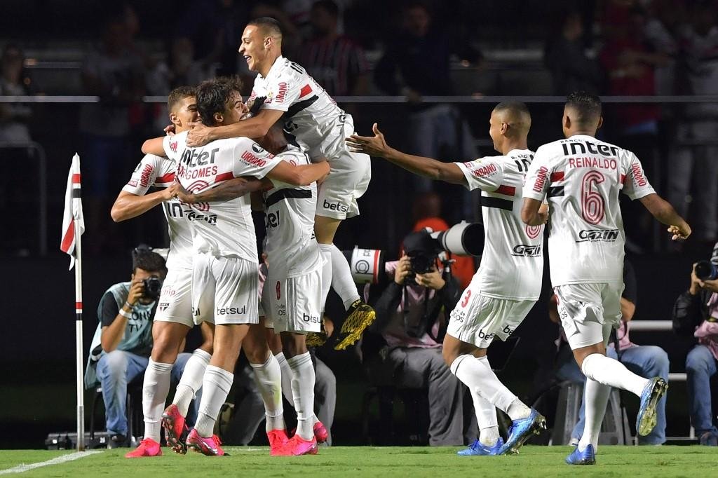 Tricolor dominou as a&ccedil;&otilde;es e foi efetivo na cara do gol