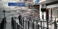 Aeroporto de Illinois praticamente vazio após o anúncio de proibição de viagem para viajantes europeus nos EUA pelos próximos 30 dias.
