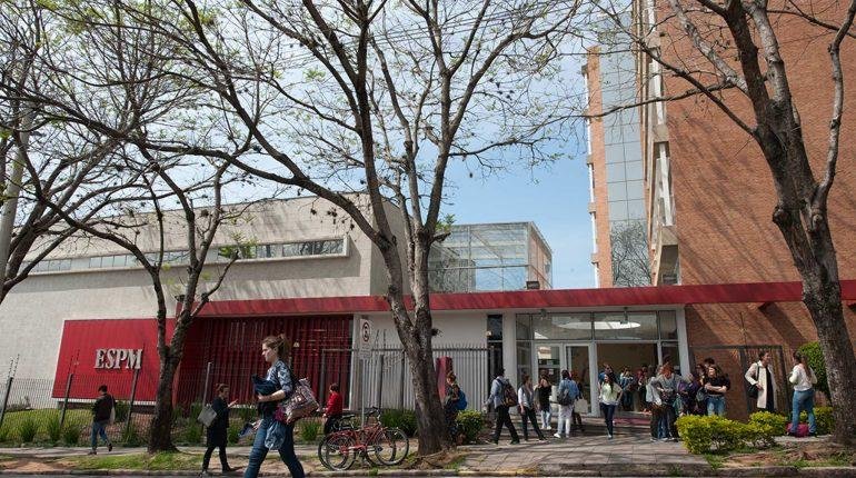 Medida foi aplicada a todos as unidades da faculdade no pa&iacute;s