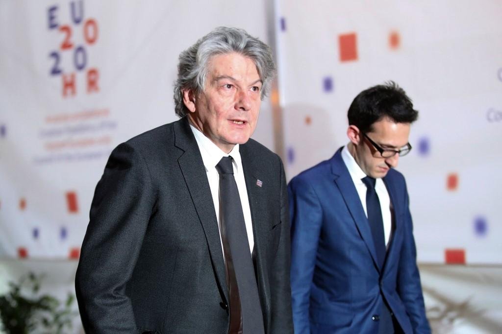 "&Eacute; um desafio &agrave; solidariedade europeia e aos nossos sistemas de sa&uacute;de ", assegurou Breton