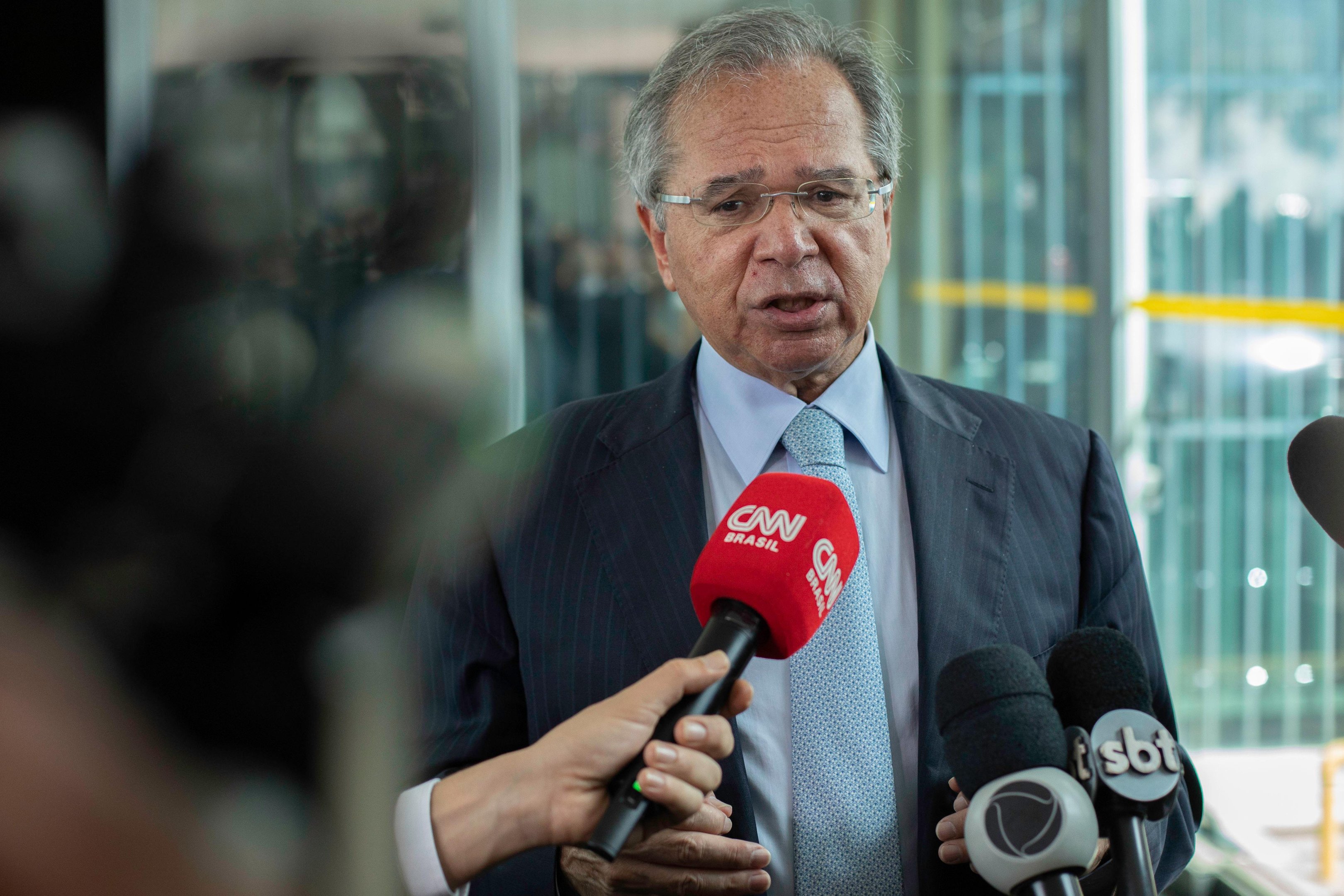 Ministro da Economia, Paulo Guedes, afirmou nesta sexta-feira que o governo vai lan&ccedil;ar um programa "anticoronav&iacute;rus" para combater os efeitos da pandemia na economia brasileira